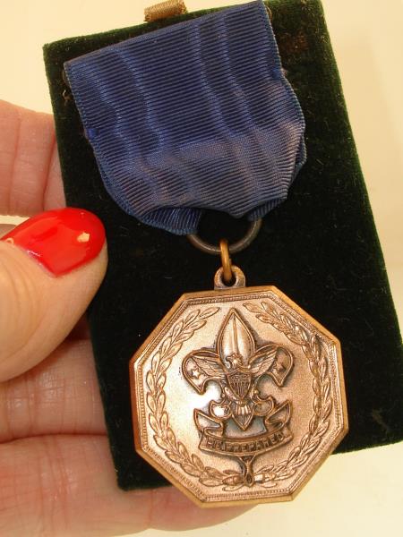 Vintage 1940s Boy Scouts of America Blue Ribbon Bronze Medal - Mint Condition N.R.F.B.
