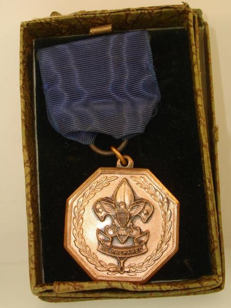 Vintage 1940s Boy Scouts of America Blue Ribbon Bronze Medal - Mint Condition N.R.F.B.