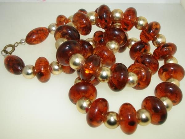 ✨ Vintage 1960s Amber Lucite & Gold Bead Necklace (24