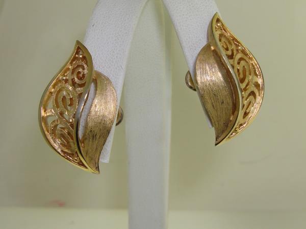 Vintage Trifari Crown Filigree Gold Tone Clip Earrings - Signed & Brushed Finish
