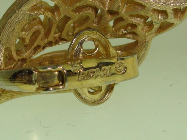 Vintage Trifari Crown Filigree Gold Tone Clip Earrings - Signed & Brushed Finish