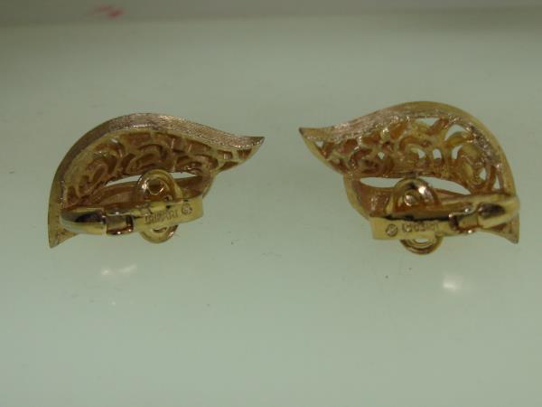 Vintage Trifari Crown Filigree Gold Tone Clip Earrings - Signed & Brushed Finish