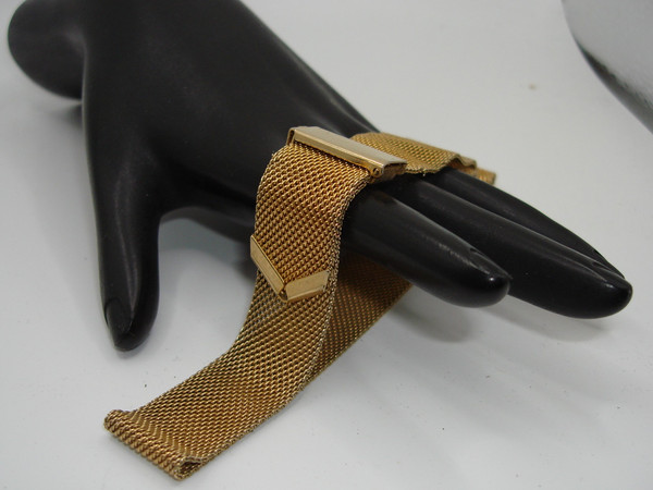 Vintage 1960s Gold Tone Mesh Choker Necklace - Elegant Statement Piece