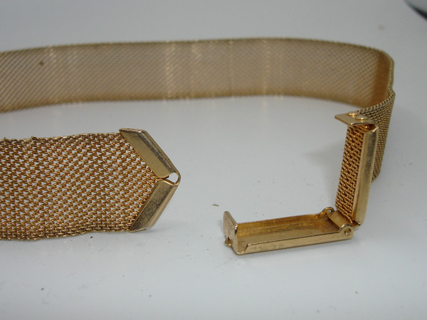 Vintage 1960s Gold Tone Mesh Choker Necklace - Elegant Statement Piece