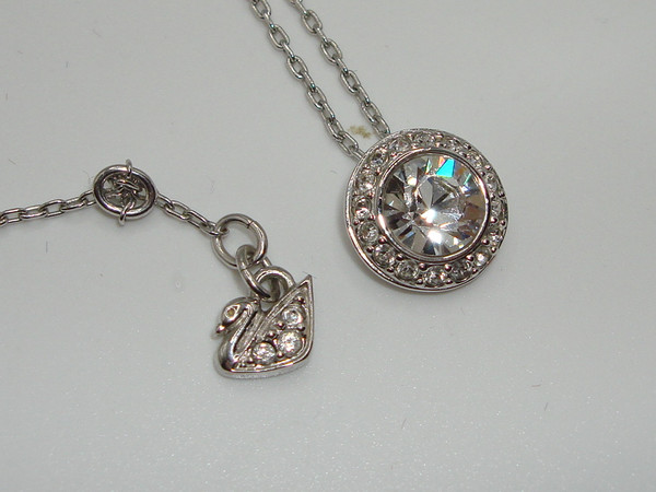 Swarovski Crystal Pendant Necklace (1.5+ CTW) - Sparkling CZ, Mint Condition