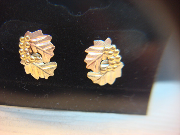 Vintage 10K Tri-Color Gold Leaf Earrings by Coleman Co. (Excellent Condition)