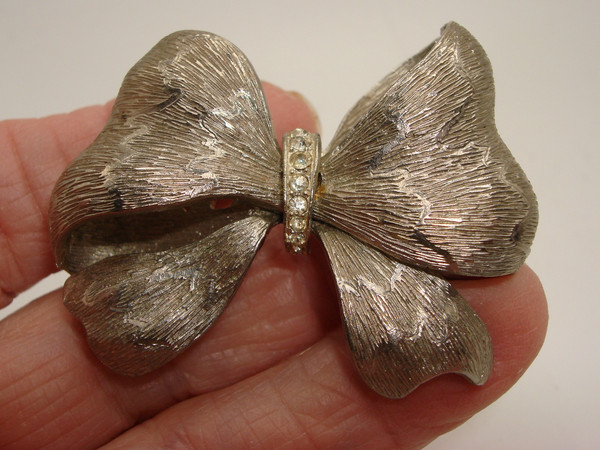 Vintage Brushed Silver Bow Brooch | Capri Rhinestone Accent | Estate Find