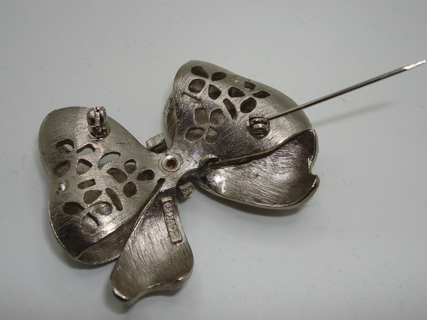 Vintage Brushed Silver Bow Brooch | Capri Rhinestone Accent | Estate Find