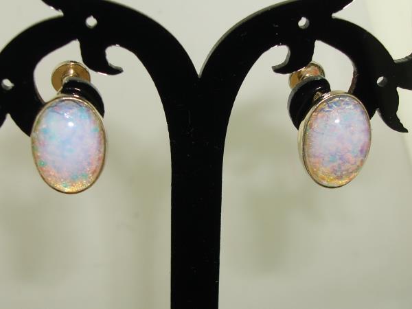 Vintage Gold-Tone Foiled Glass Opal Earrings (1960s) - Stunning Iridescent Oval