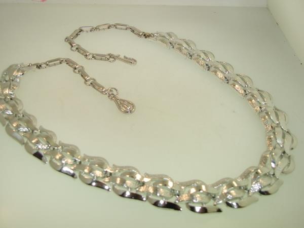 Vintage Coro Choker Necklace - Brushed & Bright Silver Links (18