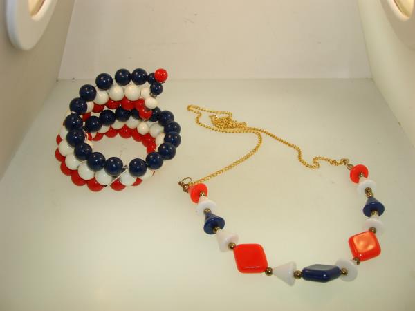 Vintage USA Red White & Blue Lucite Necklace & Bracelet Set - Patriotic Jewelry