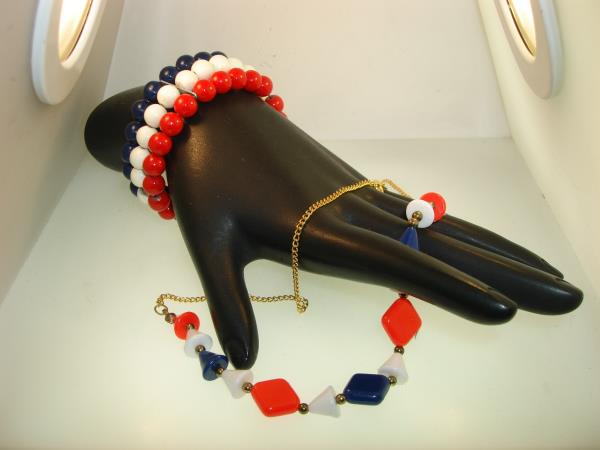 Vintage USA Red White & Blue Lucite Necklace & Bracelet Set - Patriotic Jewelry