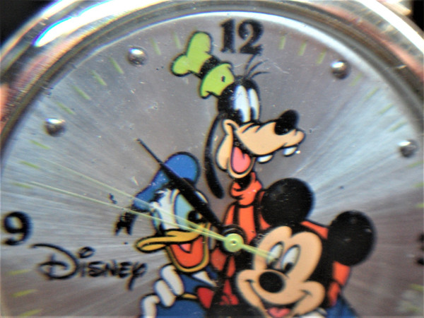 Vintage Disney Friends 70th Anniversary Mickey Donald Goofy Quartz Watch - New Band & Battery