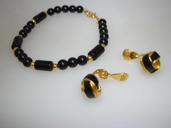 Vintage Monet Black & Gold Bracelet & Earrings Set (1970s-80s) - Excellent Condition