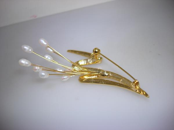 Vintage Gold-Tone Freshwater Pearl Pin Brooch - Elegant Abstract Design