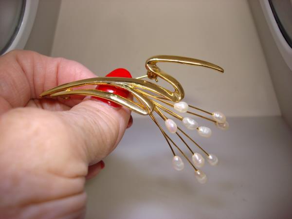 Vintage Gold-Tone Freshwater Pearl Pin Brooch - Elegant Abstract Design