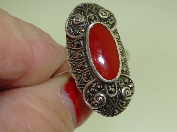 Vintage 1980s Sterling Silver Carnelian & Marcasite Ring (Size 7)