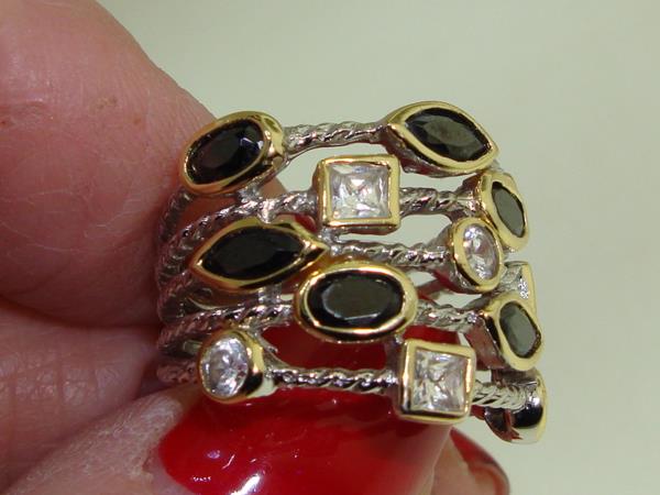 Stunning Sterling Silver Quartz Statement Ring (Size 6 1/2)