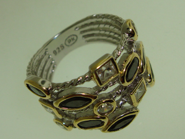 Stunning Sterling Silver Quartz Statement Ring (Size 6 1/2)
