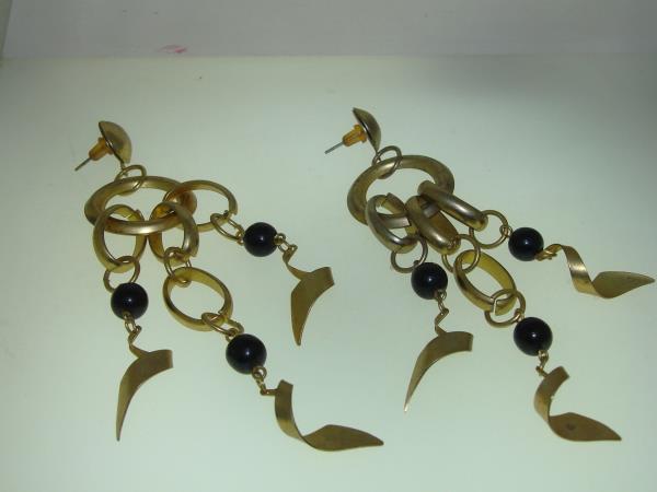 Vintage 1980s Gold Tone Dangle Earrings - Statement Jewelry with Black Glass & Oval Rings