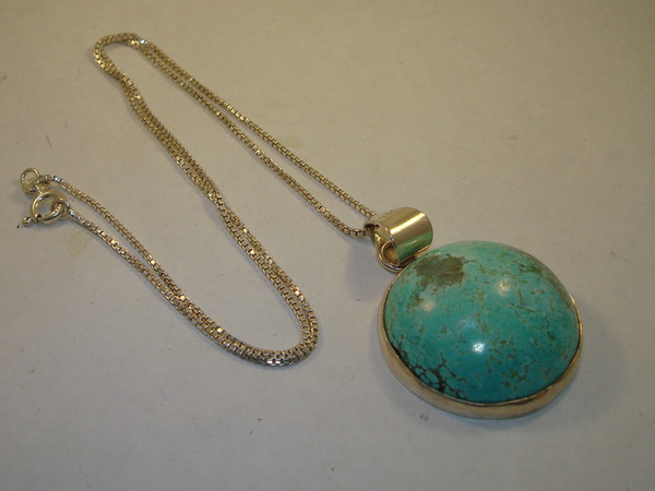 Sterling Silver Turquoise Cabochon Pendant Necklace | 925 Authentic Vintage Design
