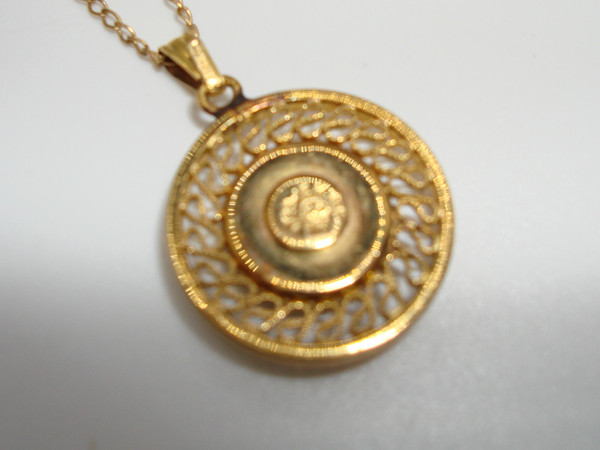 Vintage 1960s Gold Filled Filigree Onyx Pendant Necklace - C.C. Maker