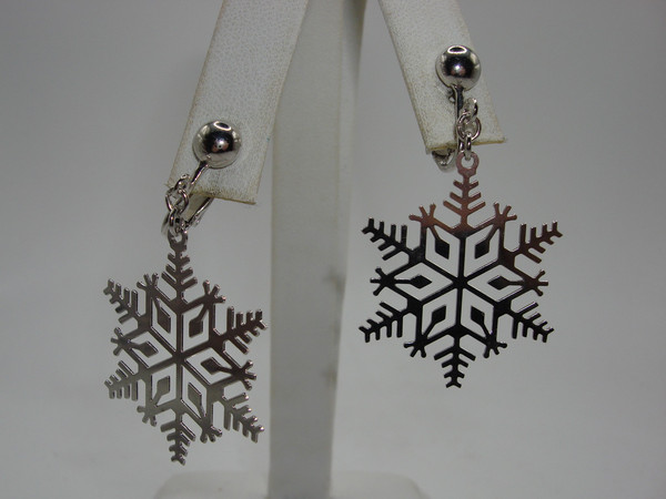 Vintage Avon Silver Snowflake Necklace & Earrings Set (Mint Condition)