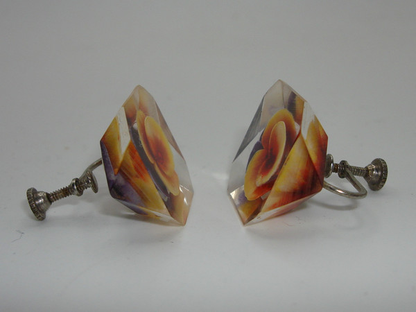 Vintage 1950s Lucite Pansy Screw Back Earrings | Multicolor Inlay