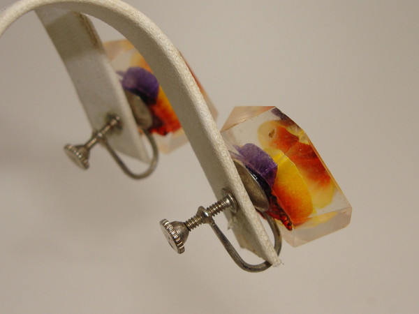Vintage 1950s Lucite Pansy Screw Back Earrings | Multicolor Inlay