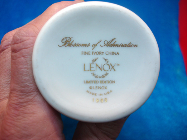 Vintage Lenox Blossoms of Admiration Vase (1989) - 24k Gold Trim - Excellent Condition
