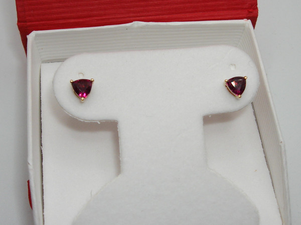14K Gold Garnet Stud Earrings (Approx. 1 Carat Total Weight)