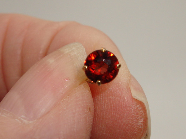 14K Gold Garnet Stud Earrings (Approx. 1 Carat Total Weight)