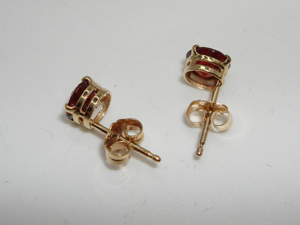 14K Gold Garnet Stud Earrings (Approx. 1 Carat Total Weight)