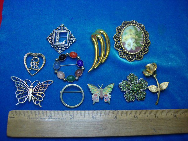 10 Piece Estate Jewelry Pin Lot - Unique Vintage Pins for Collectors