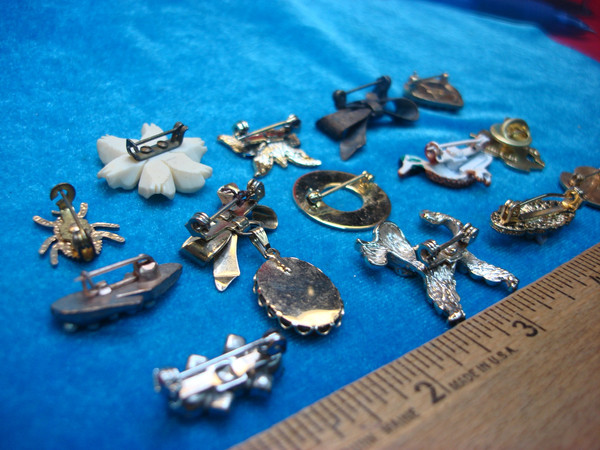 Vintage Estate Jewelry Lot: 15 Unique Smaller Costume Pins