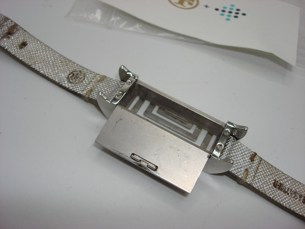 Pre-Owned Tory Burch Fitbit Flex Metallic Leather Bracelet - Like New