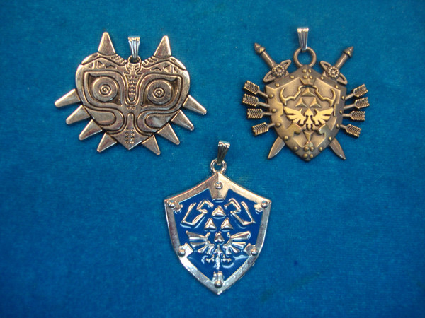 3 Unique Zelda Pendants - Iconic Video Game Collectibles (Excellent Condition)