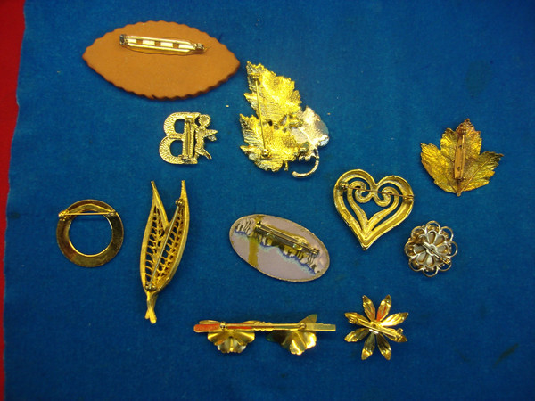 Vintage Costume Pin Collection (10-Piece Lot) - Unique & Usable Designs