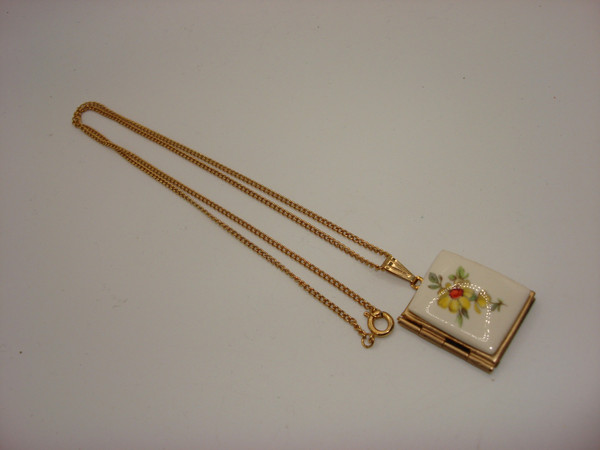 Vintage 1950s Gold Tone Porcelain Locket Necklace - Two Picture Compartments