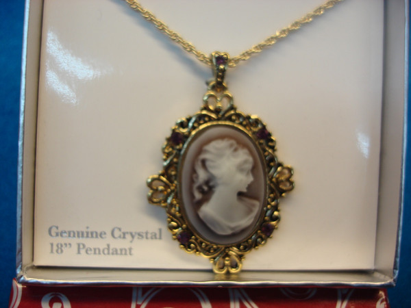 Authentic Vintage Cameo Pendant Necklace | 14K Gold, New in Original Box