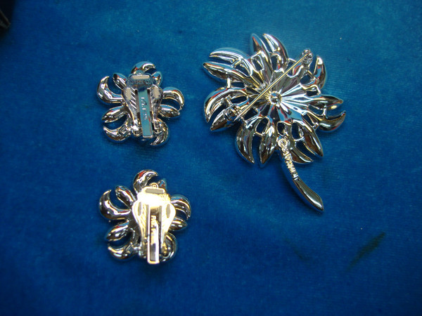 Vintage Sarah Coventry Pin & Earring Set (Sparkling Clear Stones) - Original Box, Unworn