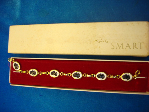 Vintage Cameo Bracelet - 8 Inch, Unworn Condition & Original Box