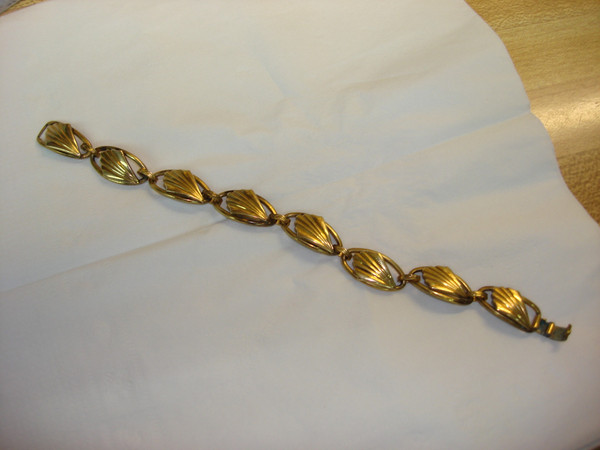 Vintage Simmons Gold Tone Leaf Bracelet (1940s-50s) | 6.5