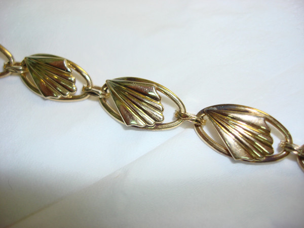 Vintage Simmons Gold Tone Leaf Bracelet (1940s-50s) | 6.5