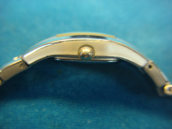 Vintage Gucci Ladies Quartz Watch - Silver Tone, 6 Inch Bracelet