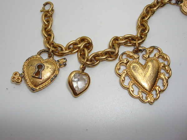 Vintage Gold Tone Puffy Heart Charm Bracelet - Unique Openwork Design