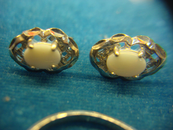 Sterling Silver Opal Jewelry Set (Ring, Studs & Necklace) - Size 9