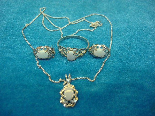 Sterling Silver Opal Jewelry Set (Ring, Studs & Necklace) - Size 9