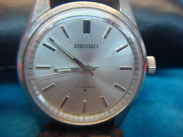Vintage Seiko Stem Wind 66-7109 Wristwatch - Classic Timepiece, 17 Jewels, Nice Condition