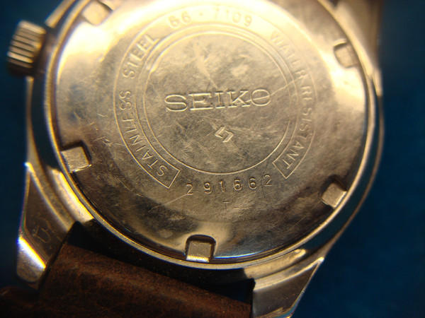 Vintage Seiko Stem Wind 66-7109 Wristwatch - Classic Timepiece, 17 Jewels, Nice Condition